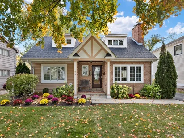 (undisclosed Address), Barrington, IL 60010