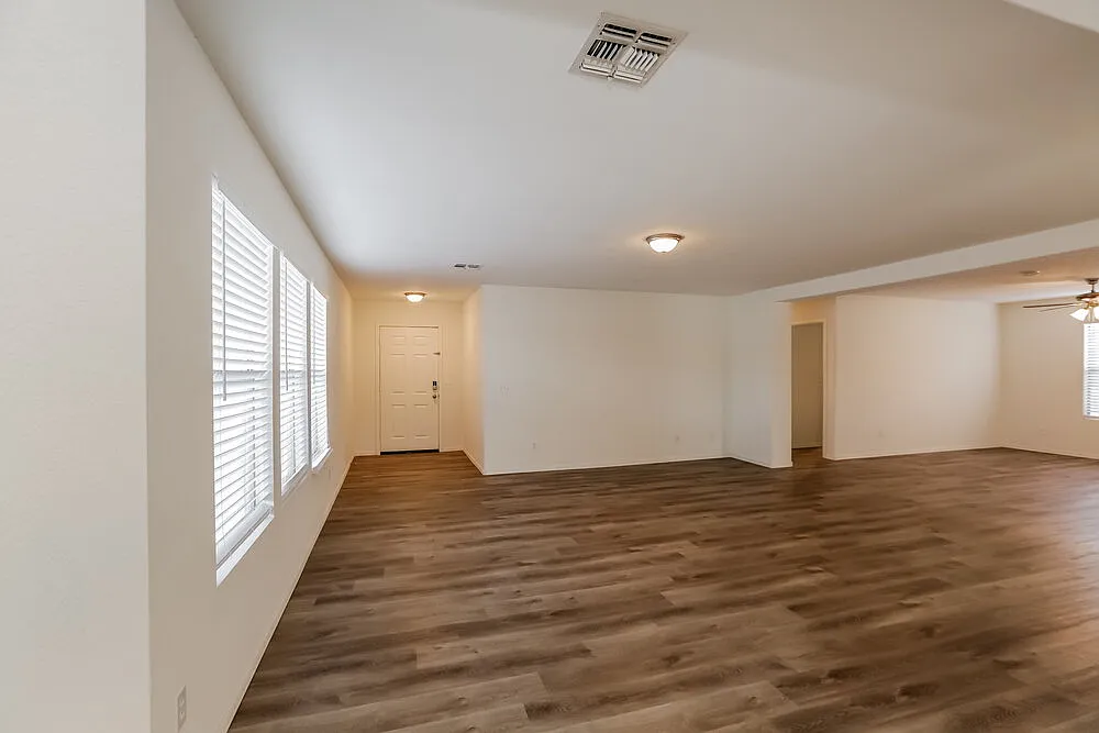 3 bed, 2.0 bath, 1656 sqft, $2,500 — Photo 3