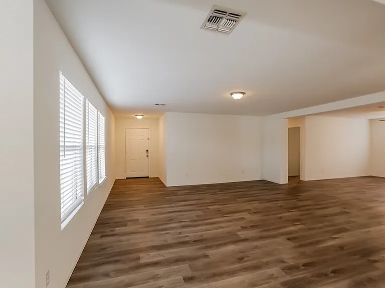 5725 E Flower Cir — Photo 3