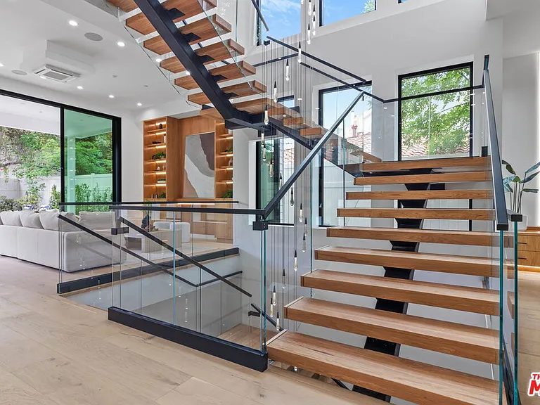 4535 Haskell Ave — Photo 5