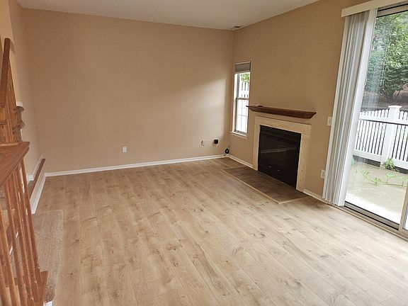 LIVING ROMM WITH ACCESS TO THE PATIO