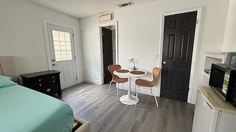 1 bed, 399 sqft, $975 — Photo 3
