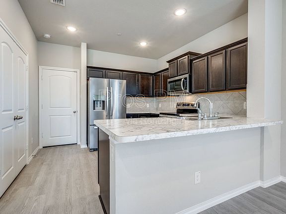 3rd image of 3537 Brentwood Dr