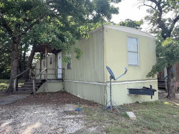15 Blue Star Dr, Keene, TX 76059