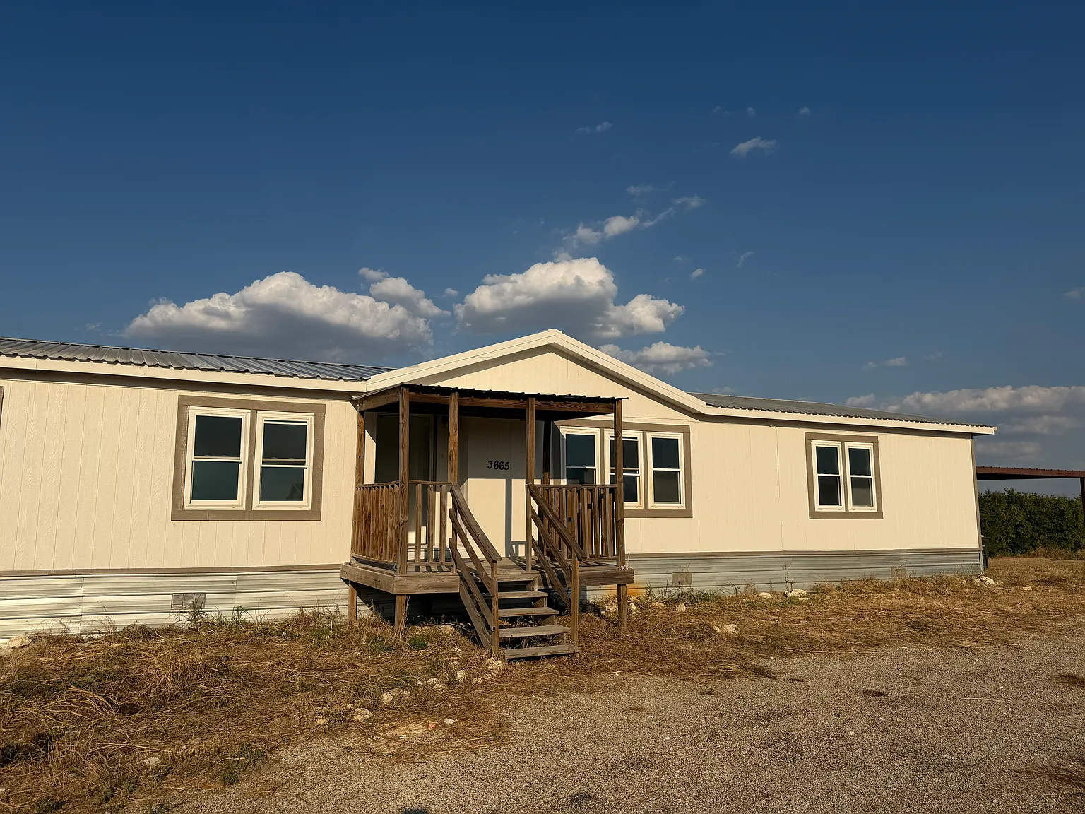 3 bed, 2300 sqft, $1,730 — Photo 3