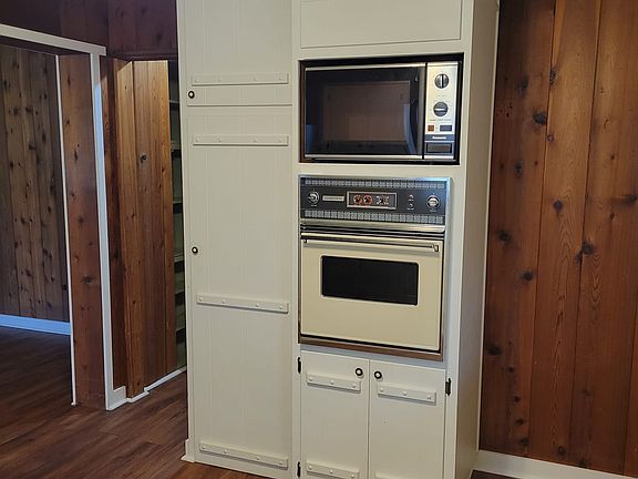 4th image of 2304 Flippen Rd