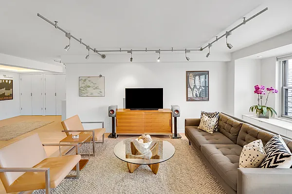 Sold by Compass | media 17