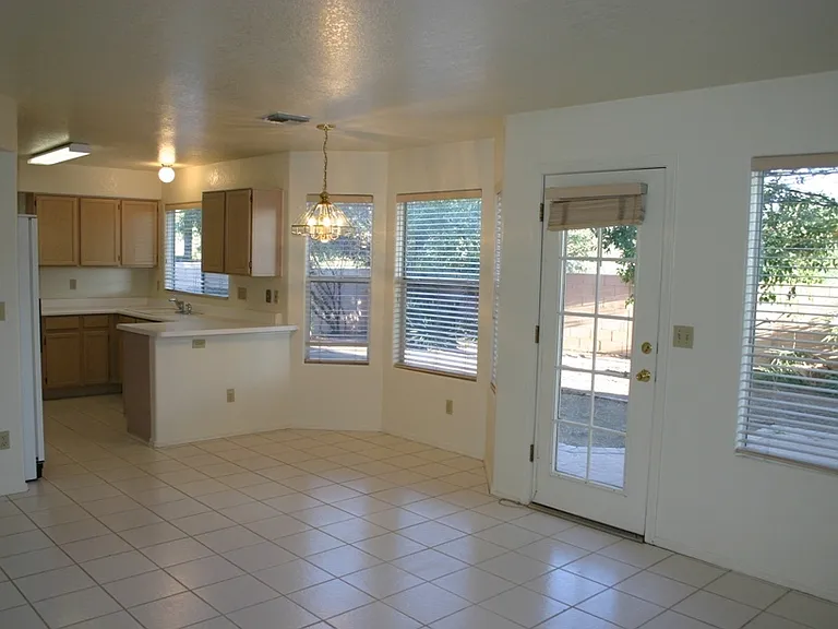 3673 W Pony Trl — Photo 5