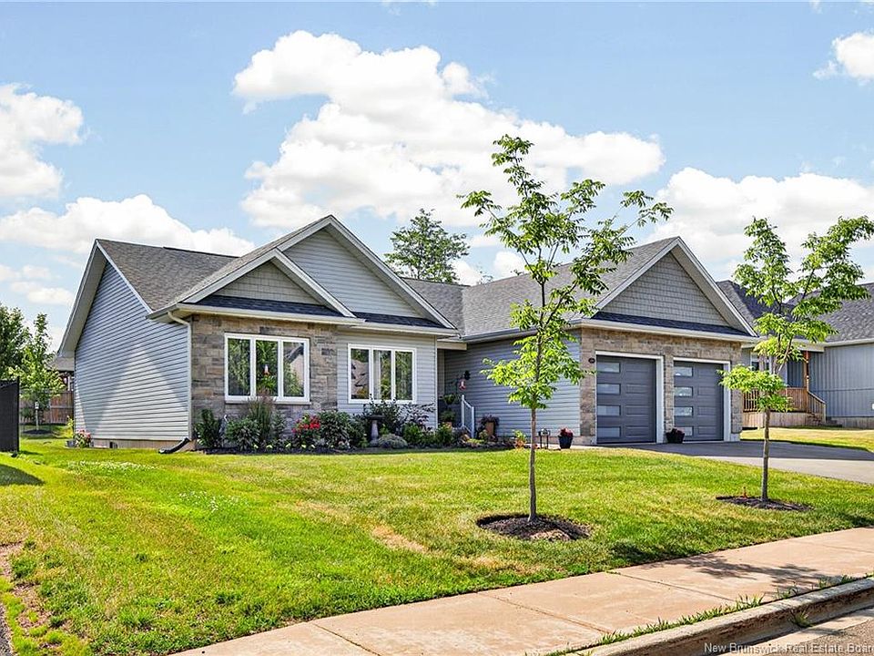1st image of 195 Rosebank Cres