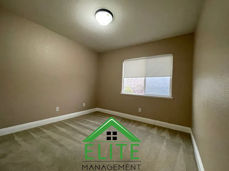2128 Horseshoe Glen Cir — Photo 13