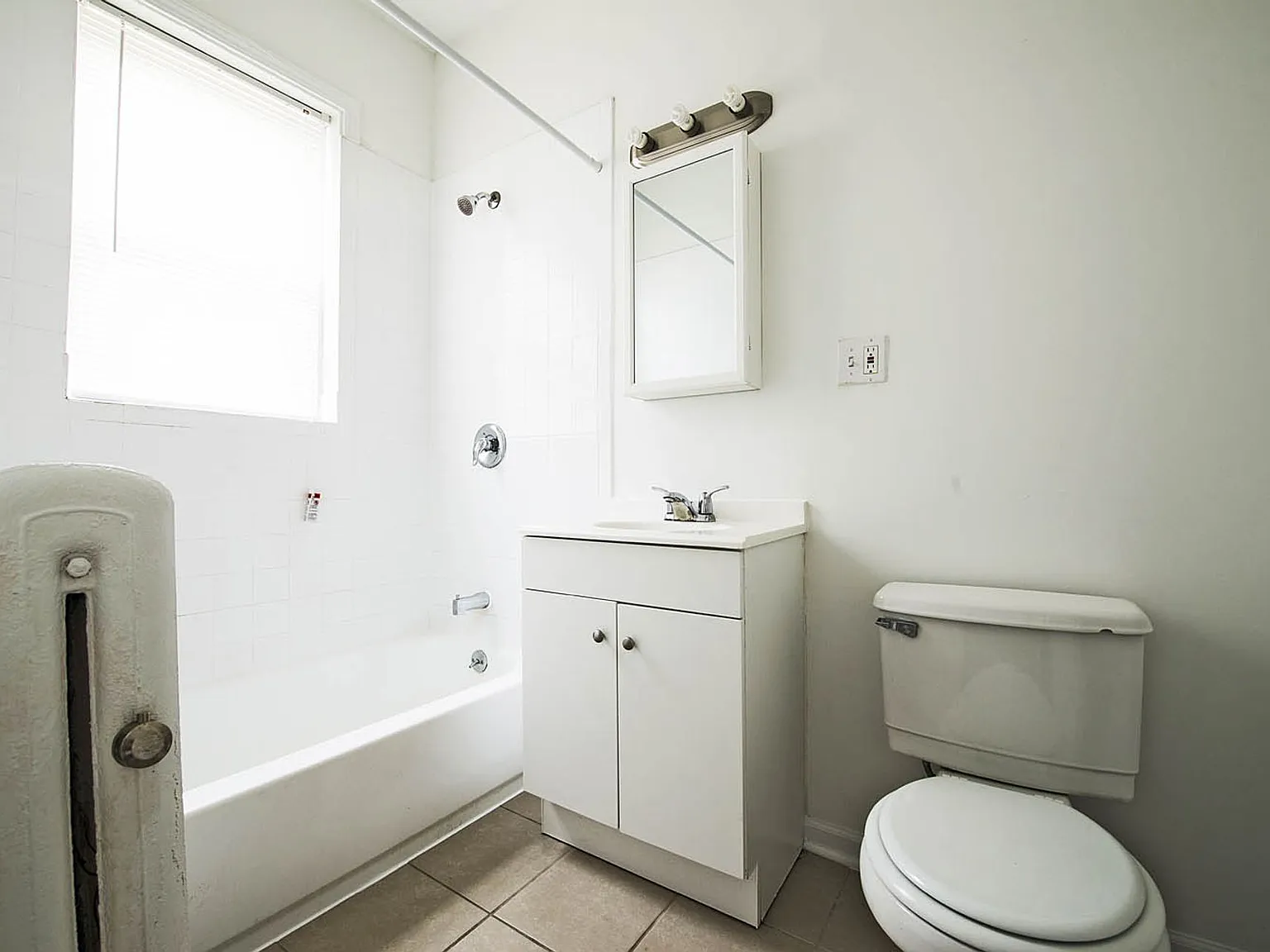 1115 S Karlov — Photo 2