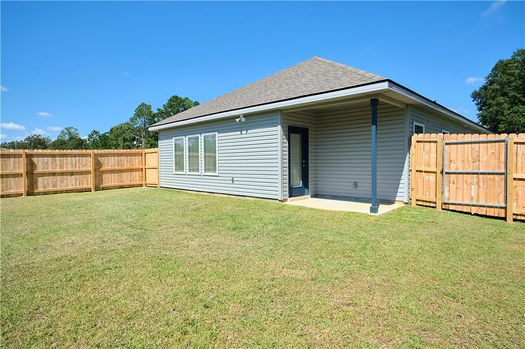 3 bed, 2.0 bath, 1580 sqft, $2,300 — Photo 4