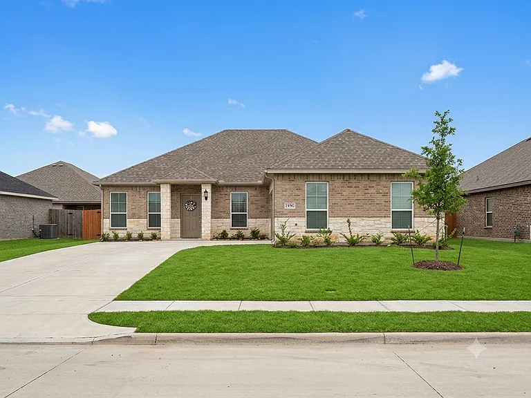 1490 Streamside Dr — Photo 1