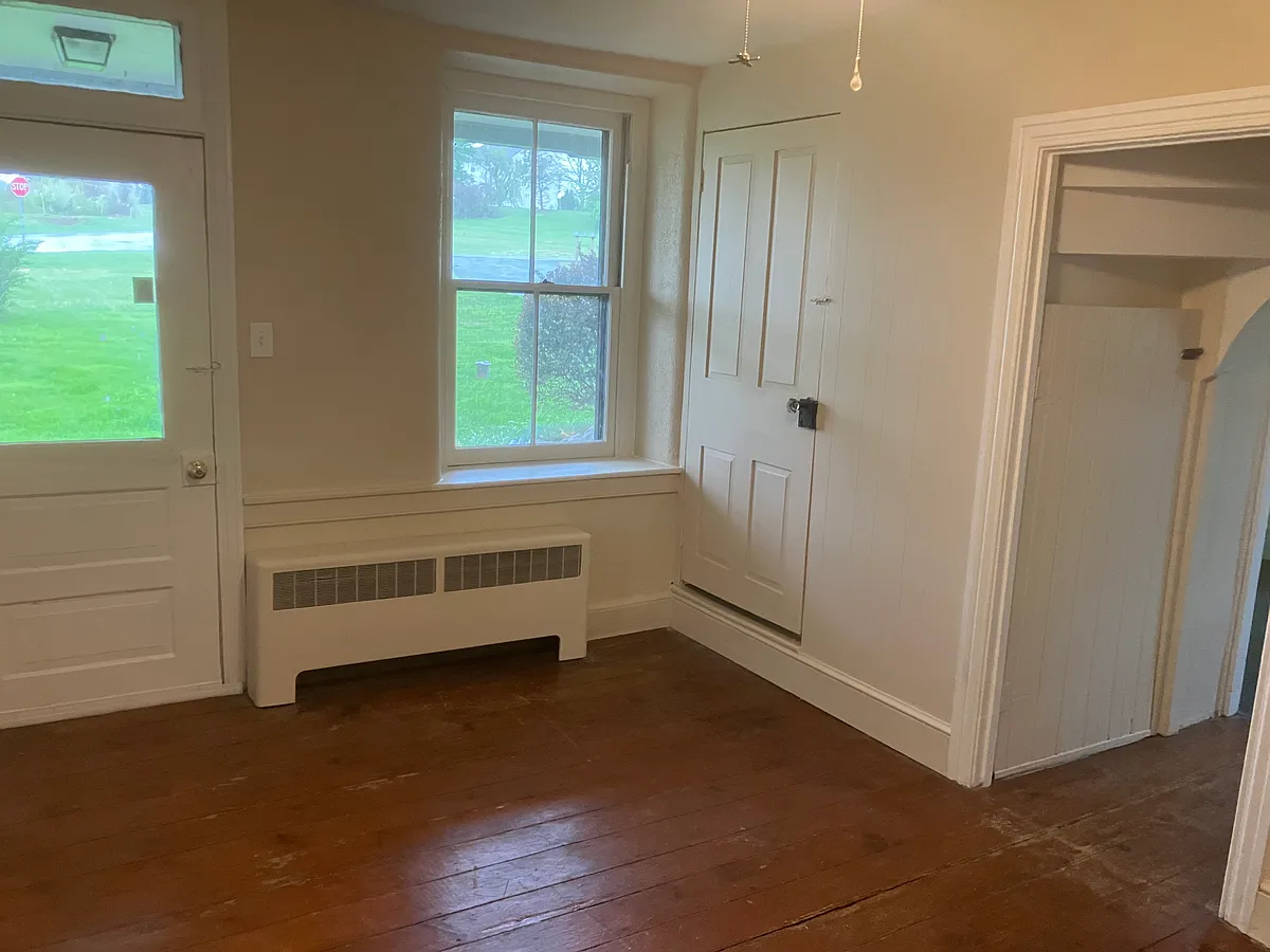 Living room - 1499 Chestnut Grove Rd #A