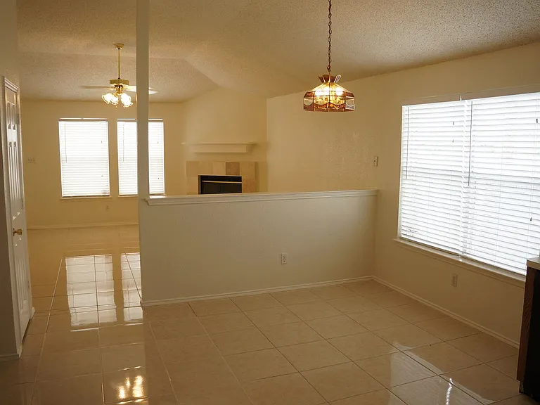 8000 Summer Sun Dr — Photo 4