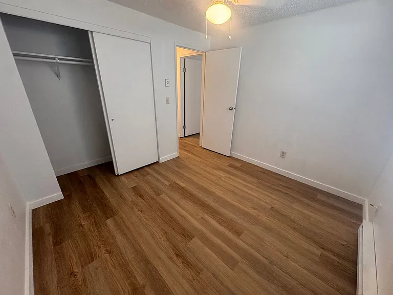 Stunning 2 Bed, 1 Bath w/ Laundry & AC in Lincoln Heights! — Photo 12