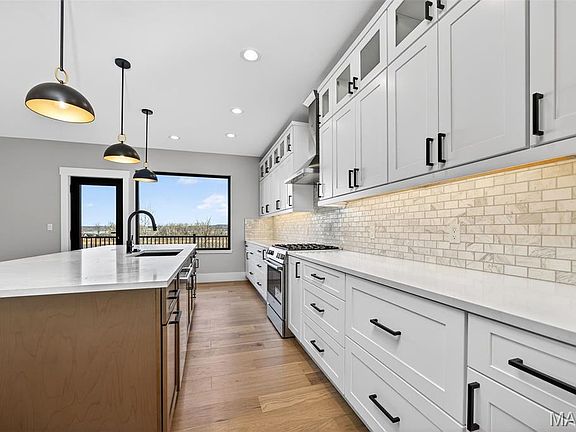5th image of 1015 River Bluff Dr