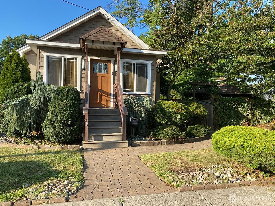 1st image of 25 Brewster Pl