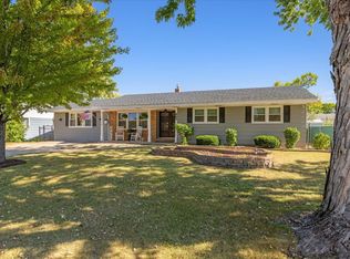 665 Jackson St S, Shakopee, MN 55379