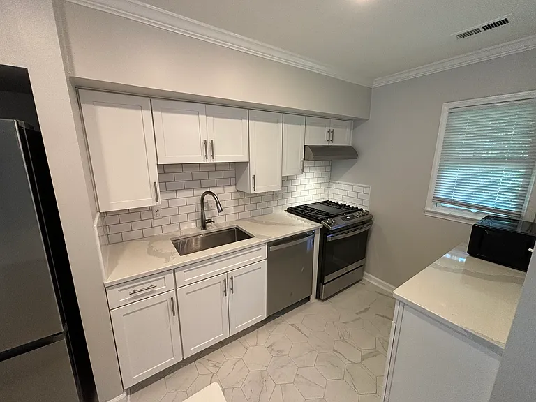 2422 Barracks Pl #3 — Photo 30