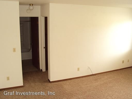 2nd image of 404 S 1st St