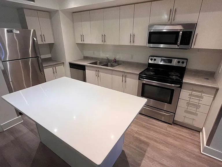 464 Frontenac St #16 — Photo 6