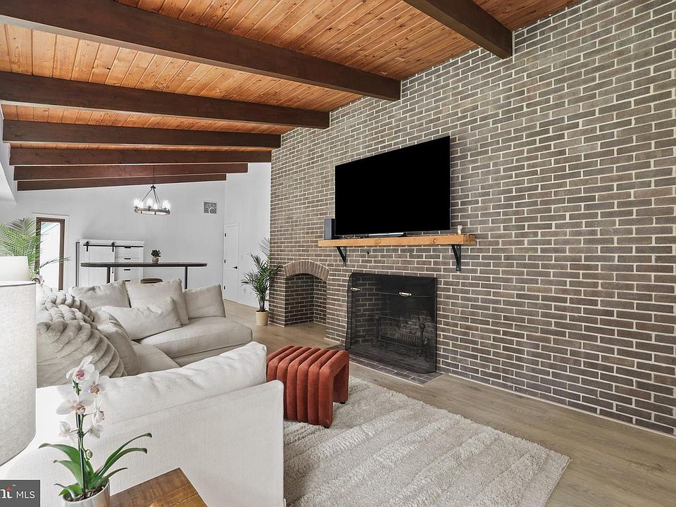 1st image of 17133 Clarksridge Rd