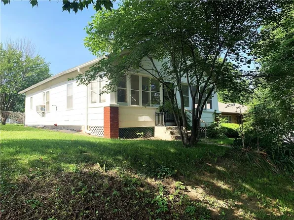 3329 Duncan St, Saint Joseph, MO 64507