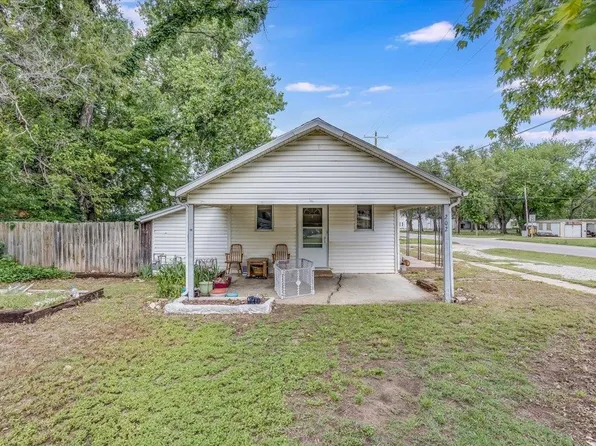 202 E 4th Ave, Belle Plaine, KS 67013