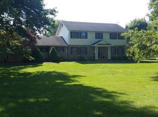 2604 Meadow Ridge Dr, Highland, IL 62249