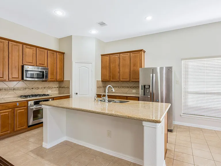 24322 Bella Florence Dr — Photo 12