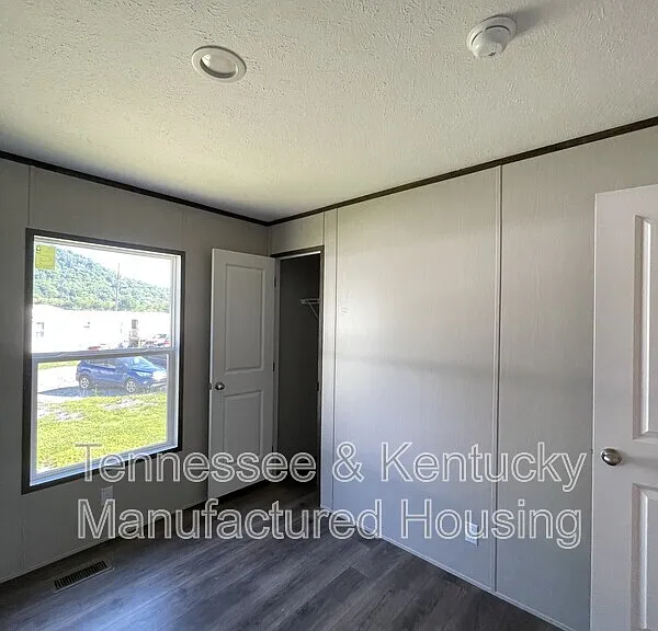 218 Eller Dr — Photo 11