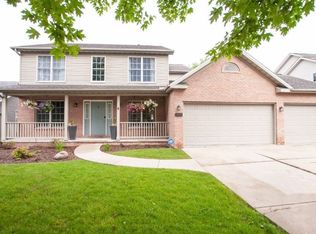 1502 Tearose Ln, Bloomington, IL 61704