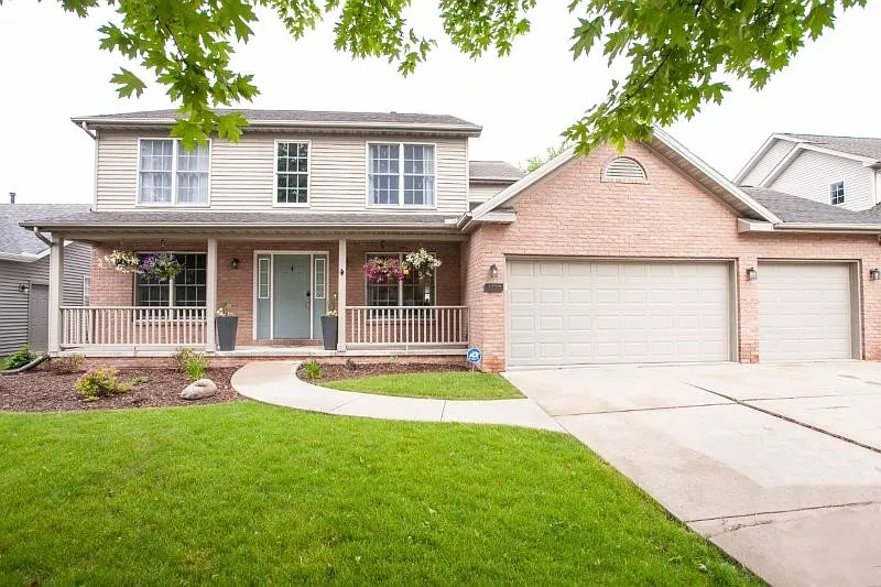 1502 Tearose Ln photo 1
