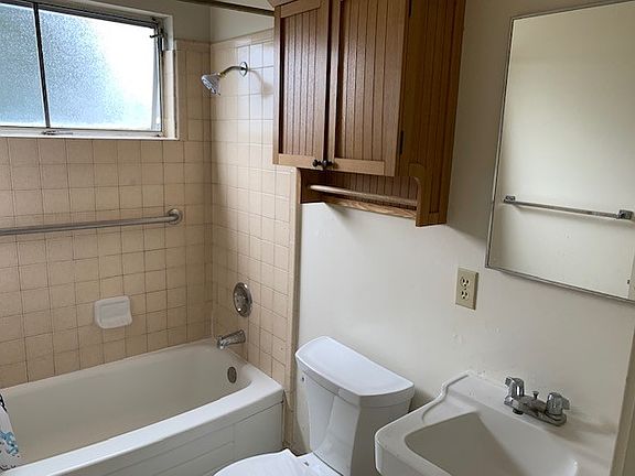 2nd image of 425 Washington St #16