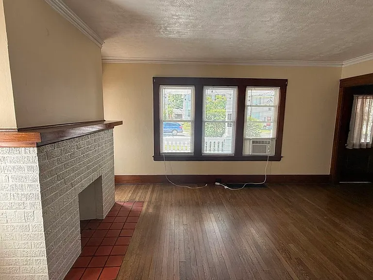 1591 Warren Rd #LOWER — Photo 7