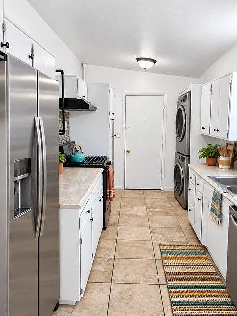 3 bed, 1.5 bath, 1533 sqft, $2,100 — Photo 2