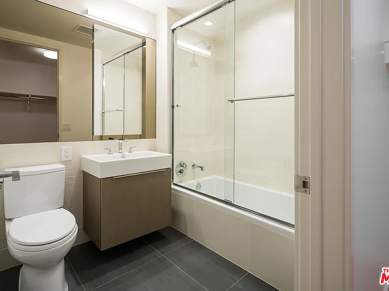 889 Francisco St — Photo 17