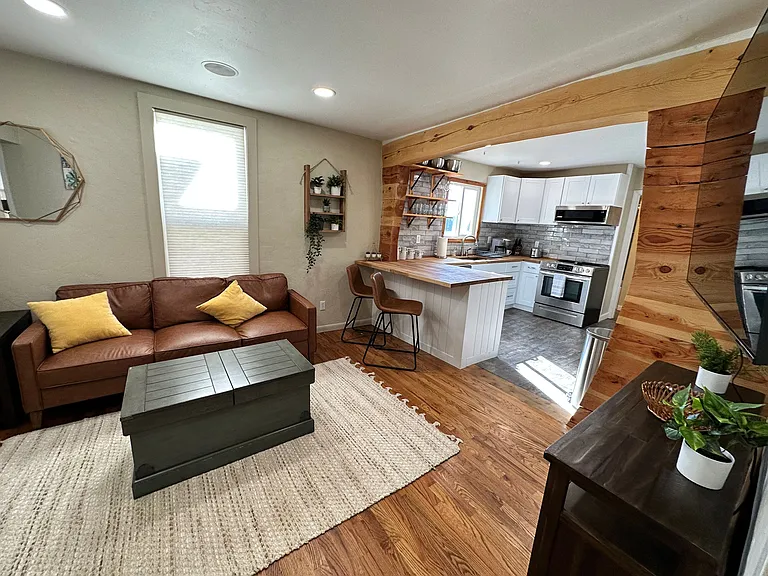 2325 W Pikes Peak Ave — Photo 3