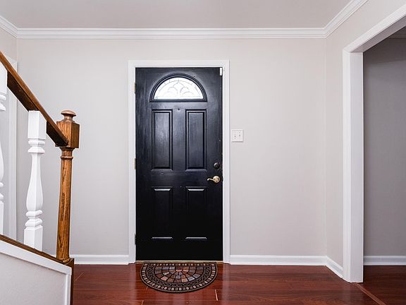 4th image of 1720 Jennifer Dr