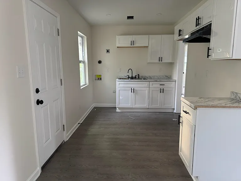 385 Fitzgerald Dr — Photo 4