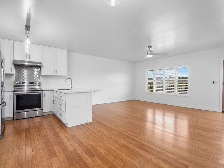Sierra Seaside Flats $ 3295 ...1 Block To Beach....Top Floor Views — Photo 32