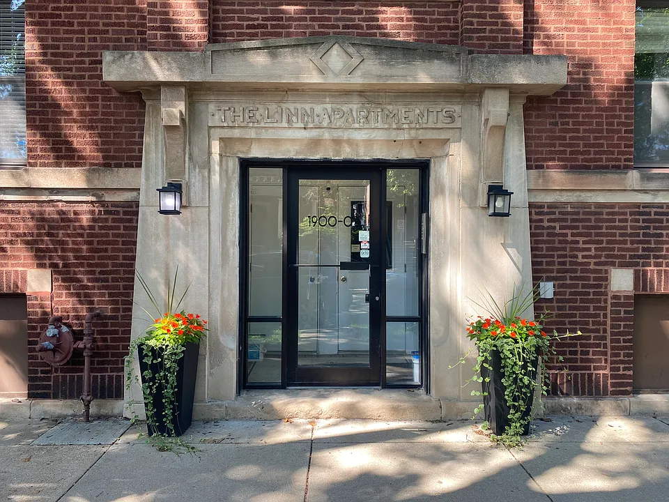 1900 W Byron St #2