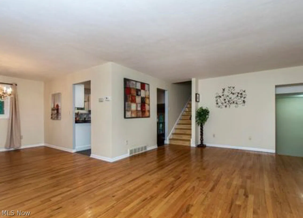 3 bed, 1.5 bath, 2832 sqft, $2,700 — Photo 4