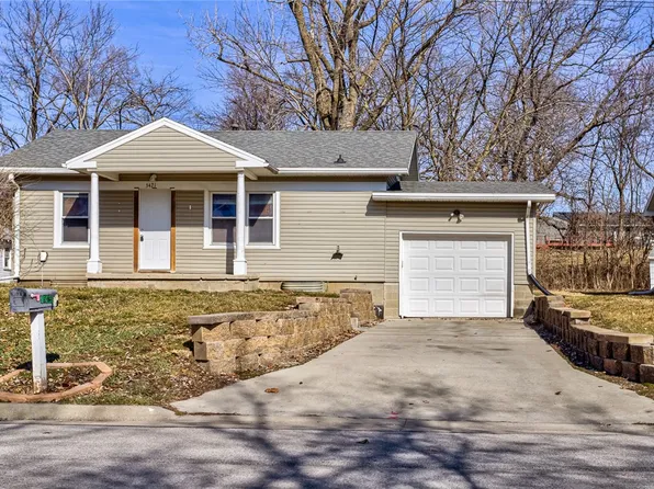3421 Coy St, Ames, IA 50014