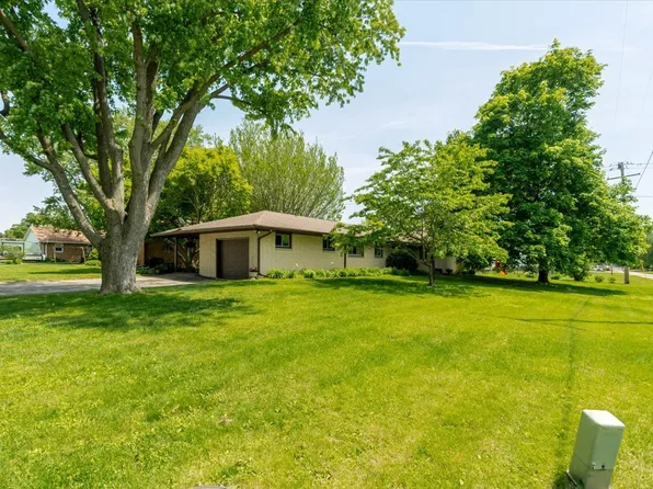 607 N Mill St, Le Roy, IL 61752