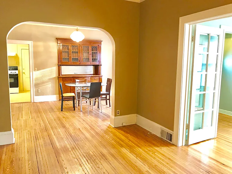 584 Rose Ave E #1 — Photo 11