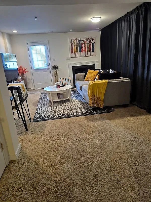 1 bed, 1.0 bath, 1300 sqft, $2,100 — Photo 1