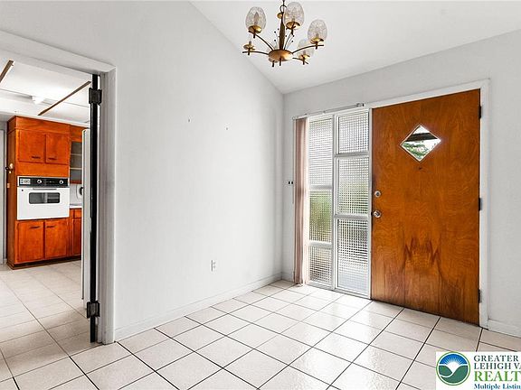 5th image of 3474 Lord Byron Dr