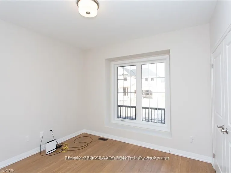 535 Macintosh Grv — Photo 15